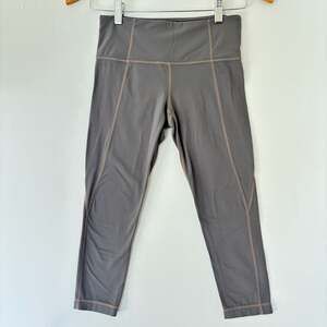 Athleta‎ Women's XS Gray Capri Leggings Stretch Workout Yoga Running Athletic